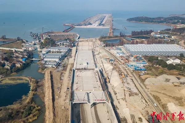 “三重六層”防水施工方案，確保國內(nèi)在建Z長湖底隧道滴水不漏
